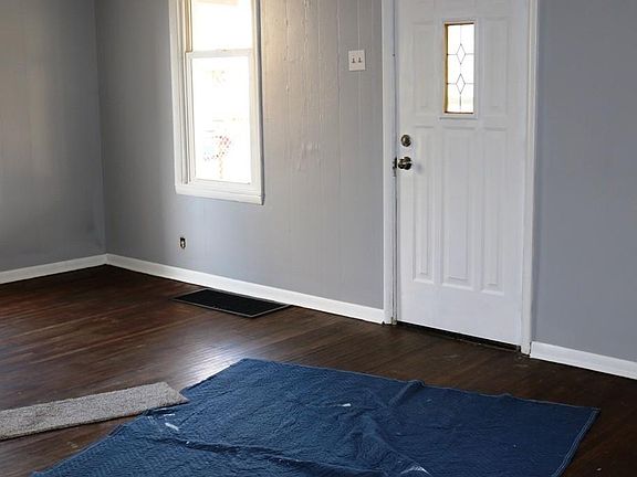5th image of 711 E College St