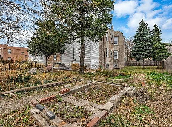 4th image of 616 N Kedzie Ave