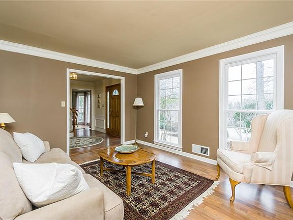 5th image of 2400 Woodbridge Dr