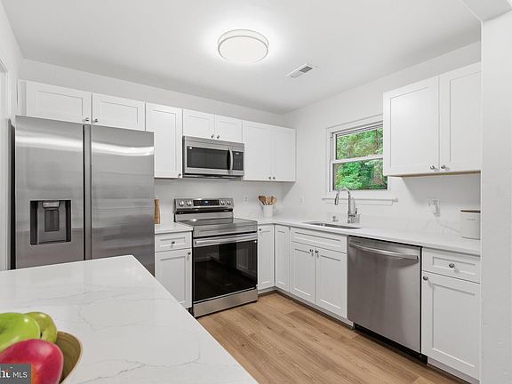 2nd image of 9716 Franklin Ave