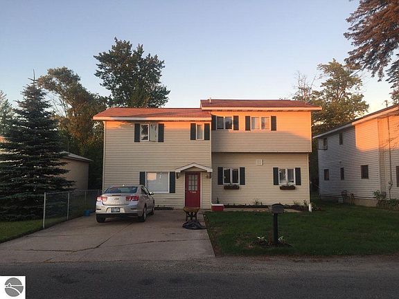 2nd image of 908 E Lake Mitchell Dr