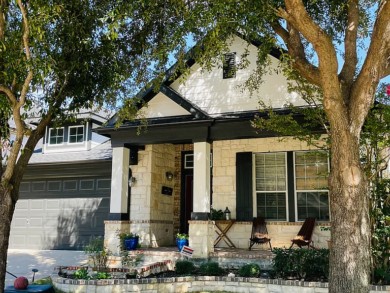 8664 Robertson Dr — Photo 3