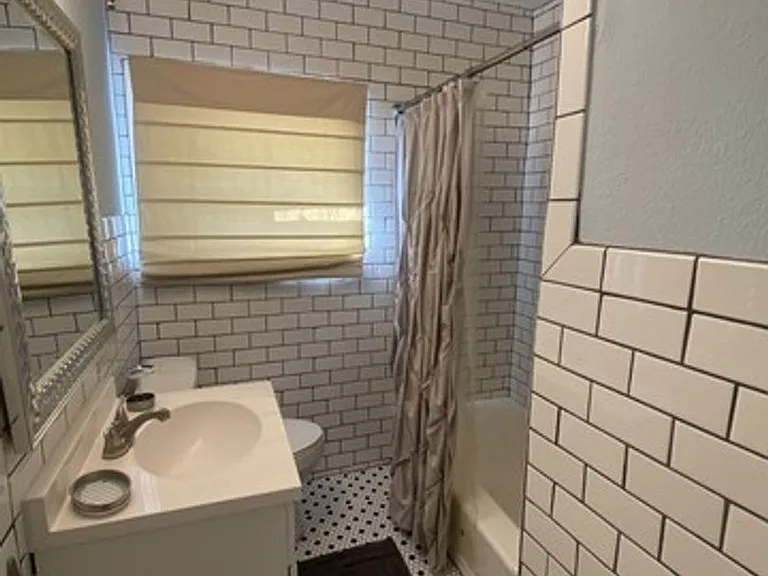 2102 W Mistletoe Ave — Photo 14
