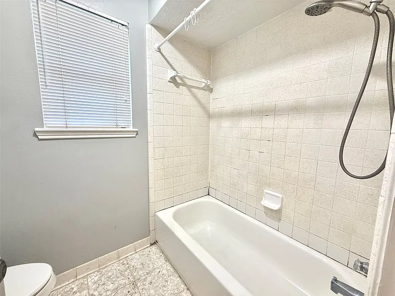 9002 Sabastian Dr — Photo 18