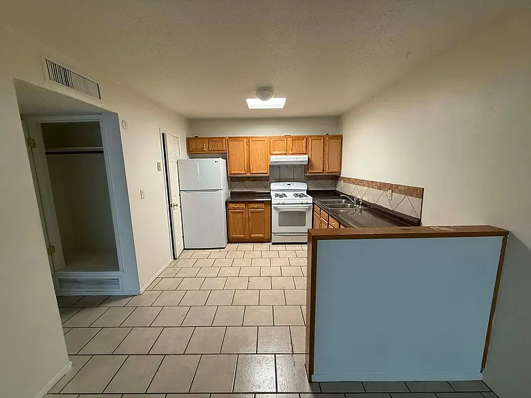 5425 E 30th St #3 — Photo 5