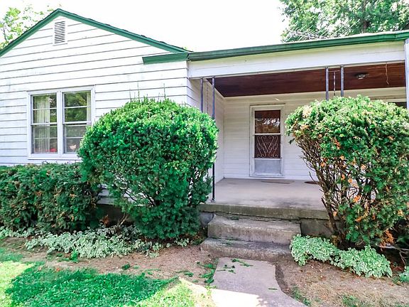 3rd image of 335 Glensprings Dr