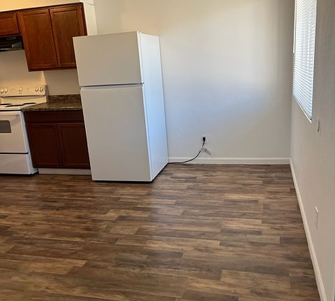 2nd image of 1223 N Dysart Rd APT 15
