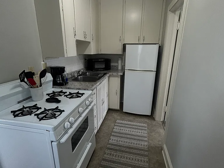 1746 B Ave NE — Photo 5