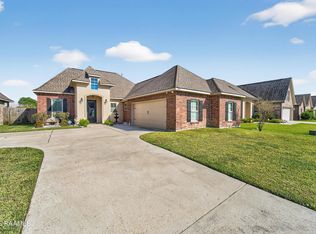 207 Lexi Falls Ln, Broussard, LA 70518