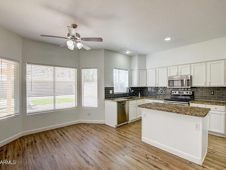 1550 N Sunset Pl — Photo 10