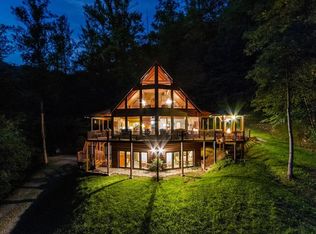 712 Smoky Cove Rd, Whittier, NC 28789