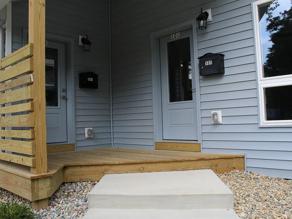 408 W Main St