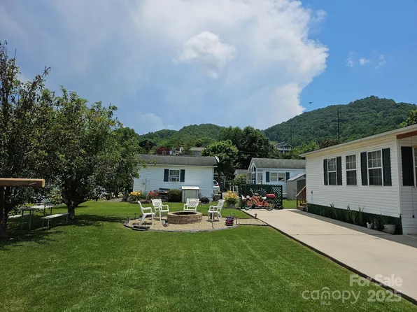37 Strollers Ln, Waynesville, NC 28785