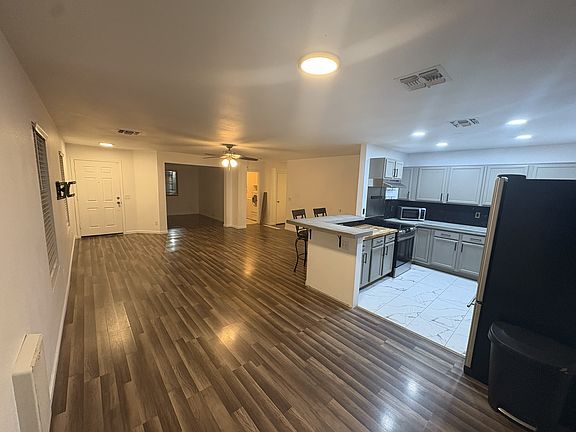 3rd image of 10534 W Via Del Sol