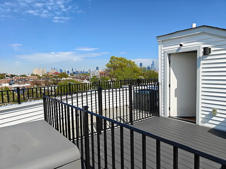 104 Ege Ave #2 — Photo 1