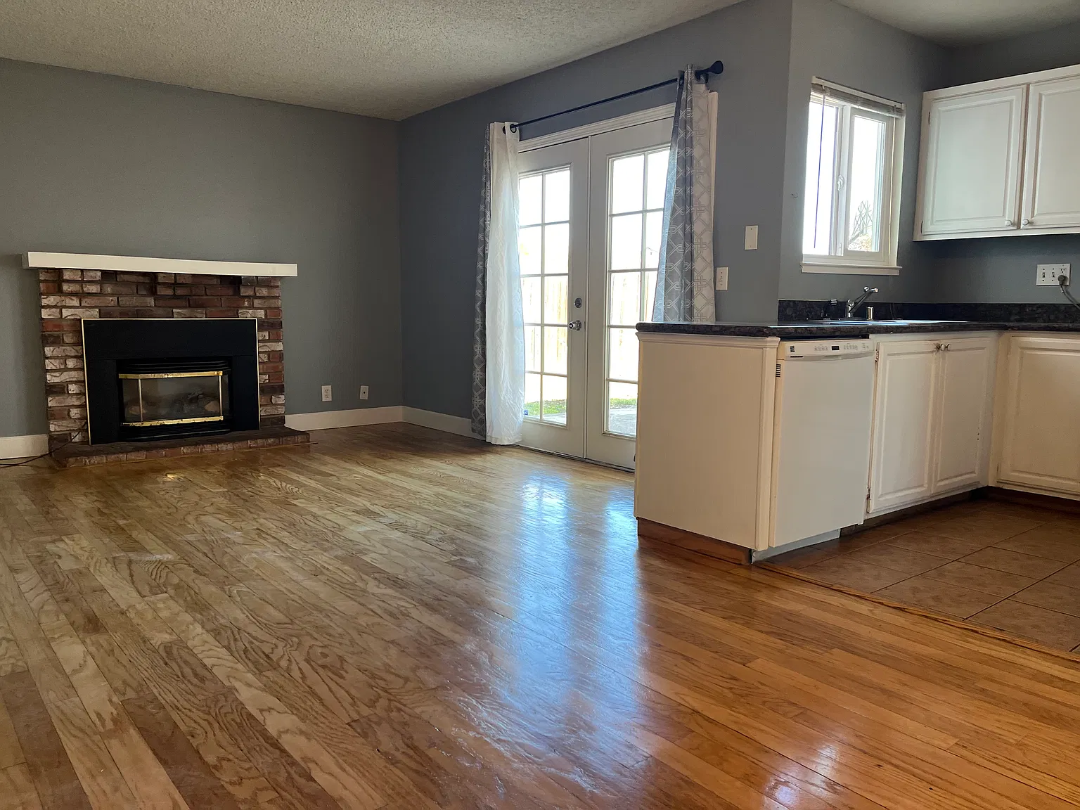 3 bed, 1170 sqft, $2,400 — Photo 4