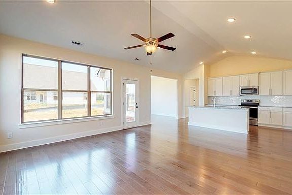 3rd image of 2408 Bullrush Ln