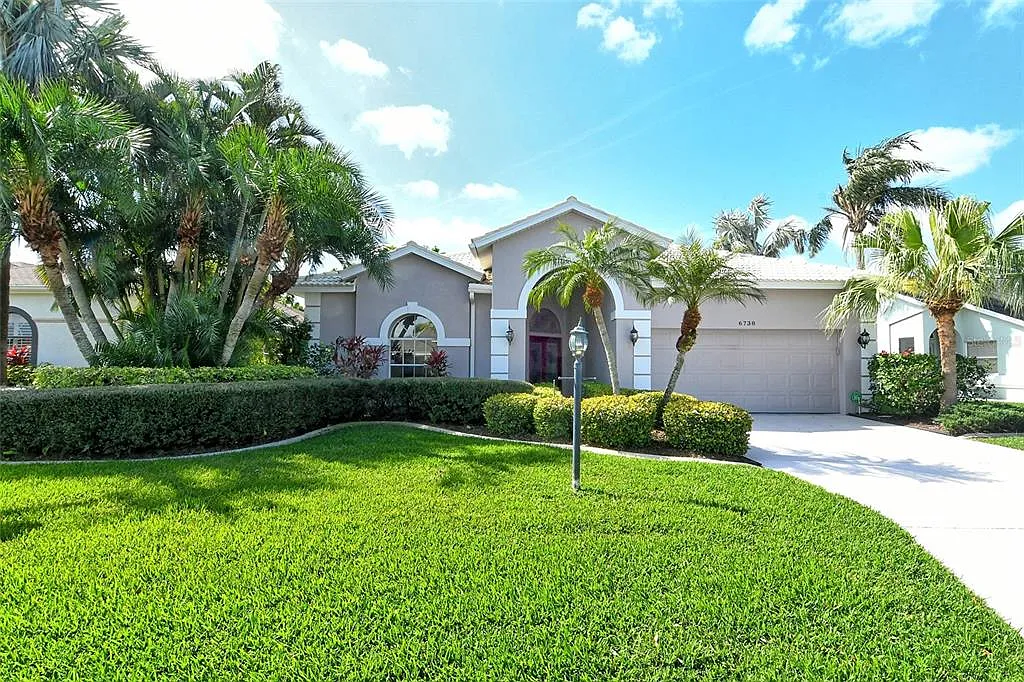 3 bed, 3.0 bath, 2095 sqft, $7,500 — Photo 2