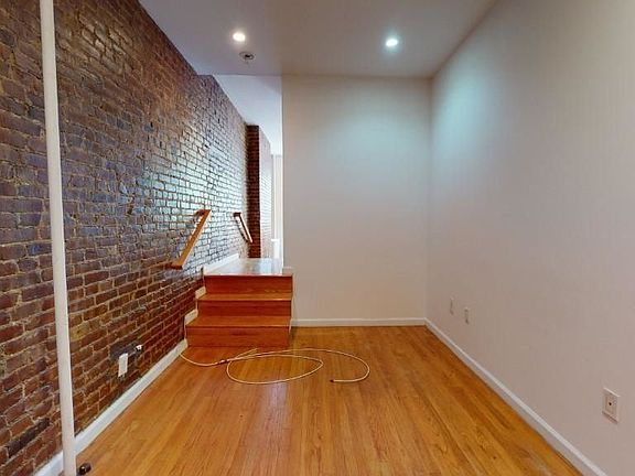 4th image of 1492 1st Ave #2S1