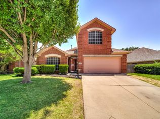 6933 Day Dr, Fort Worth, TX 76132