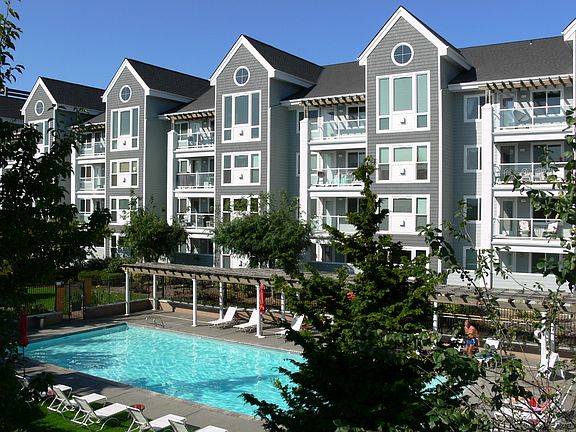 2nd image of 520 SE Columbia River Dr APT 331