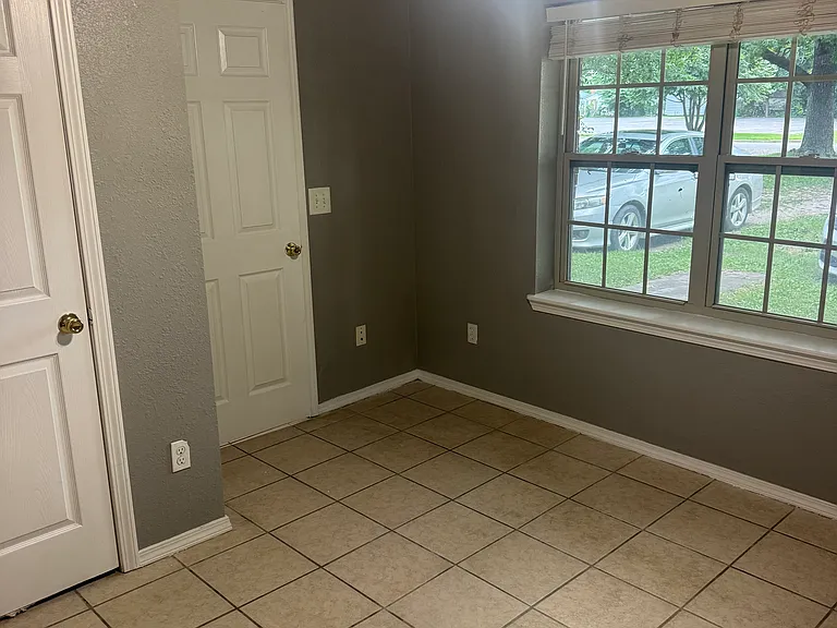 506 N Oak Ave — Photo 9