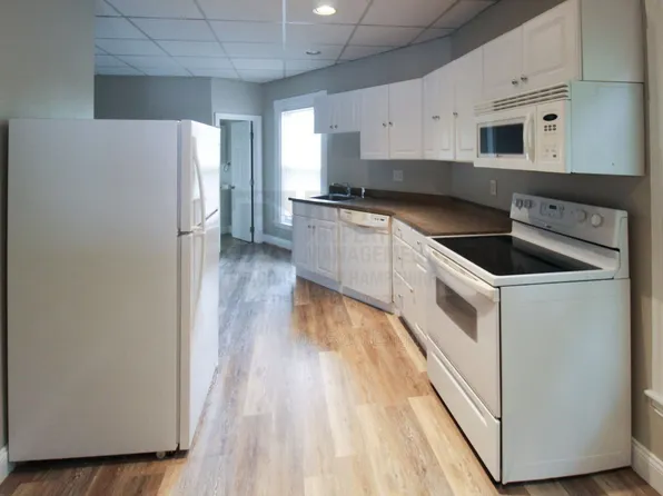 98 Academy St APT 4, South Berwick, ME 03908