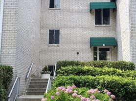 7 Rockford Rd