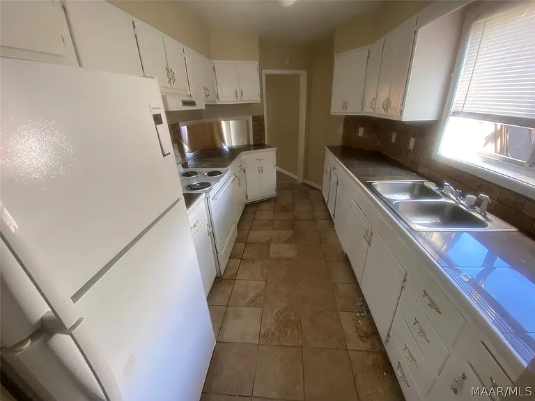 2440 Price St #C — Photo 6