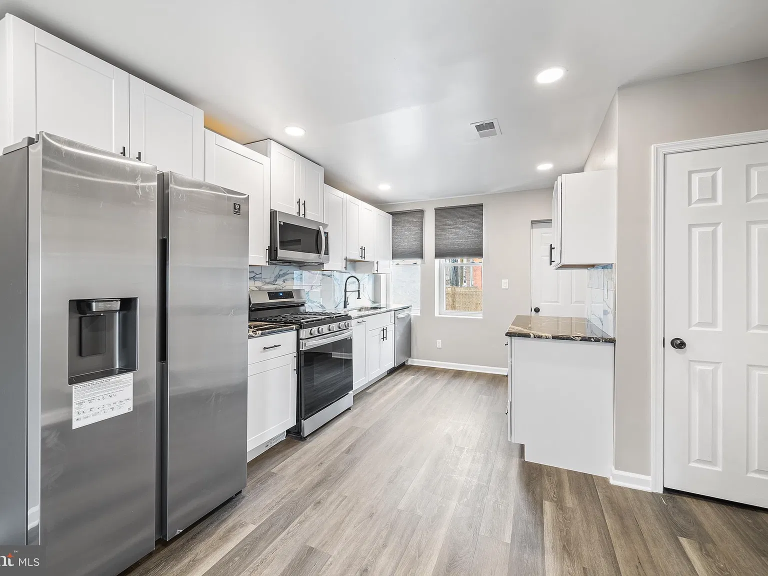 2 bed, 2.5 bath, 840 sqft, $1,800 — Photo 4