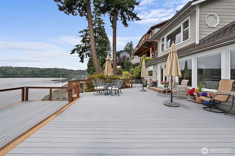 3rd image of 4923 Sunrise Beach Road NW