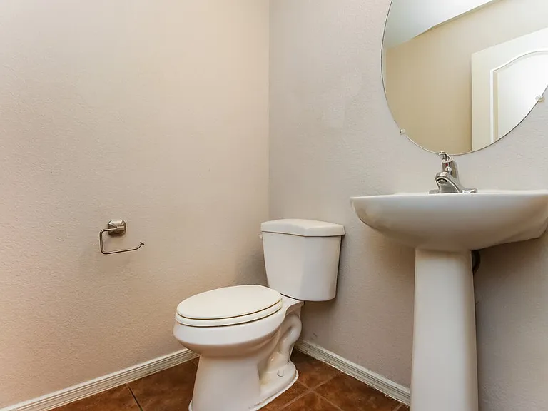 526 E Milada Dr — Photo 14