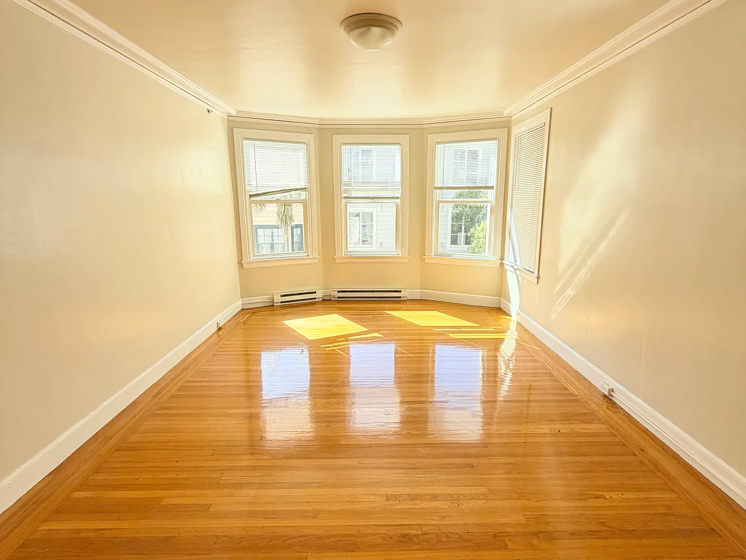2 bed, 1100 sqft, $7,600 — Photo 1