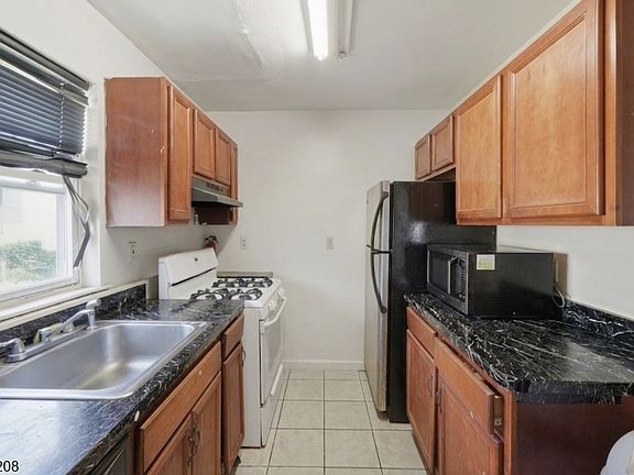 4th image of 606 S 19Th St
