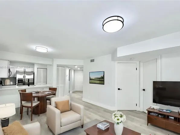 15579 Miami Lakeway N APT 102, Hialeah, FL 33014