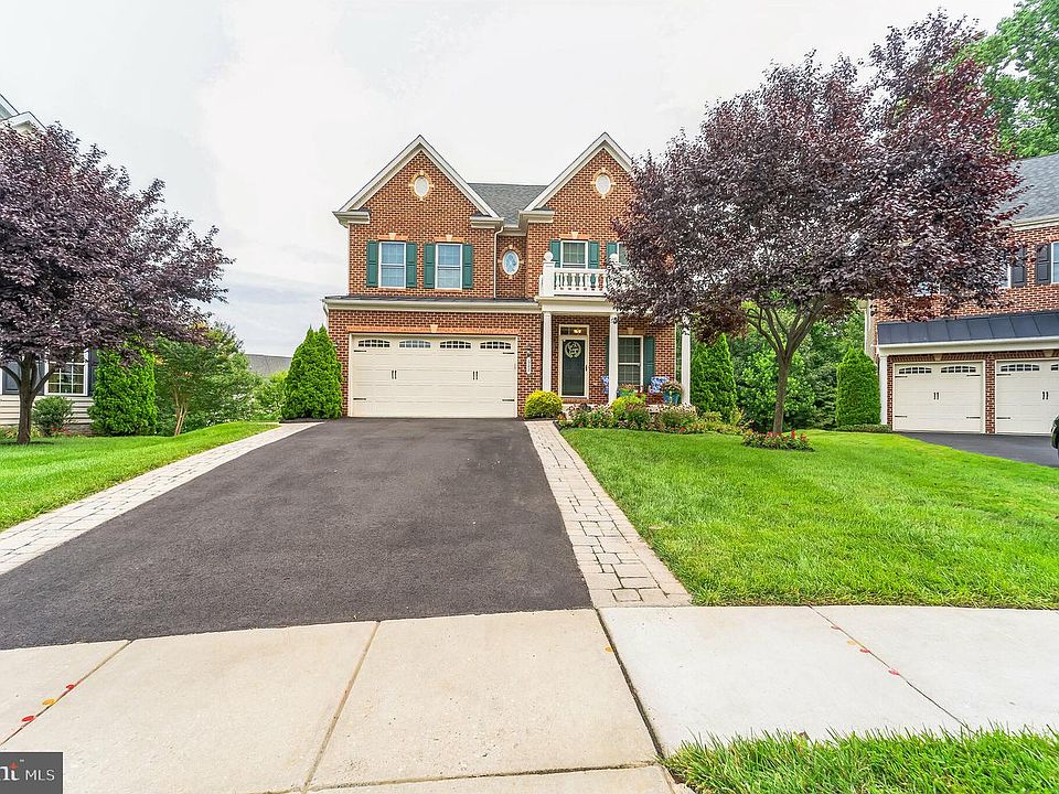 1st image of 622 Samantha Ct #14