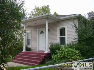 2399 Willow Beach St, Keego Harbor, MI 48320
