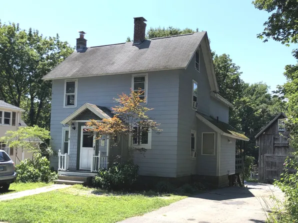 10 Blake Street, Essex, CT 06442