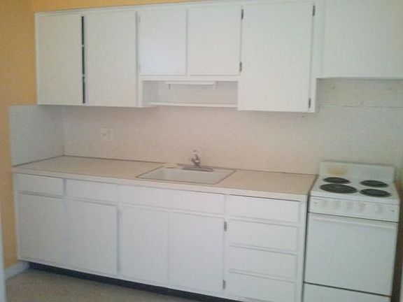 4th image of 6911 Hibiscus Ave S APT 2