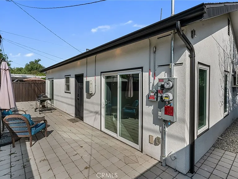 22434 Berdon St — Photo 32