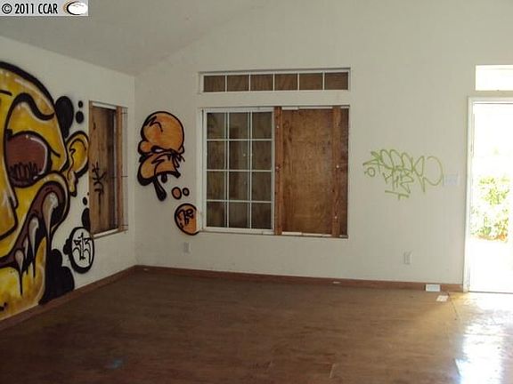 3rd image of 205 Martin Eden Ct