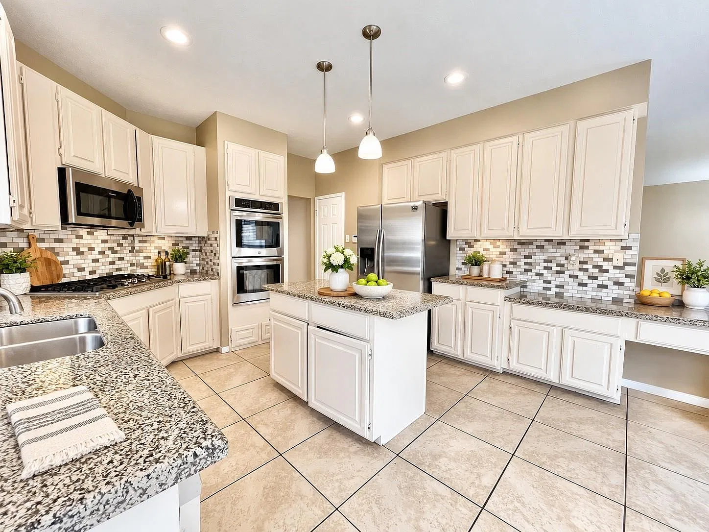 5 bed, 3.5 bath, 3489 sqft, $2,699 — Photo 2