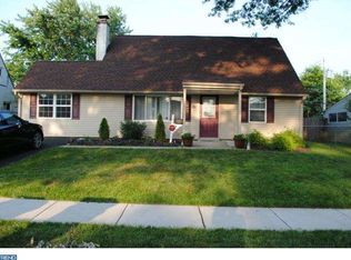 38 Iris Rd, Levittown, PA 19057