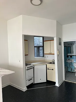 Rented by Eric Goodman Realty Corp | media 9