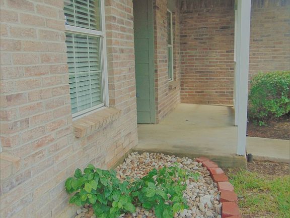 3rd image of 3218 Blackburn Dr