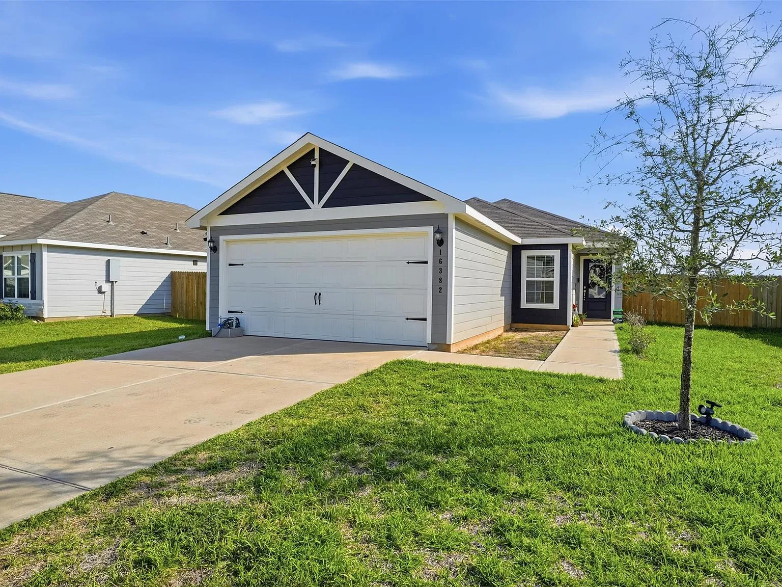 3 bed, 2.0 bath, 1081 sqft, $1,750 — Photo 3