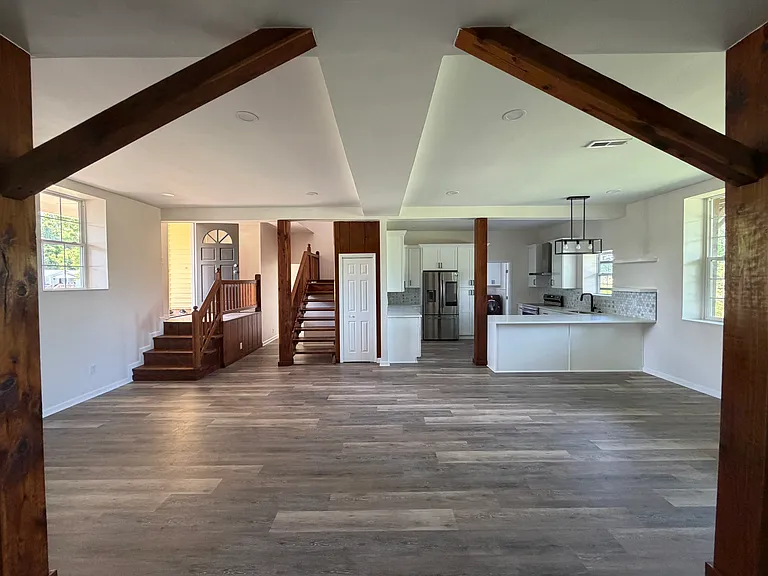 108 Crestview Dr — Photo 4