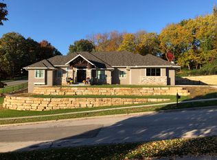 606 Westwoods Dr, Liberty, MO 64068