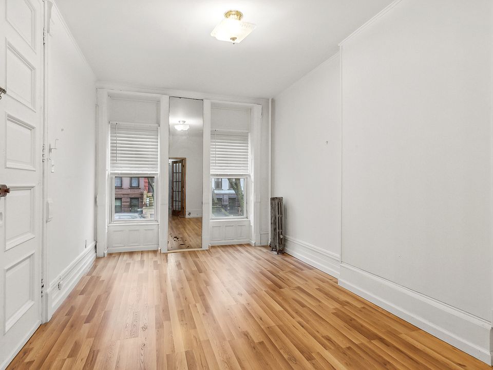 1st image of 373 Park Pl APT 2