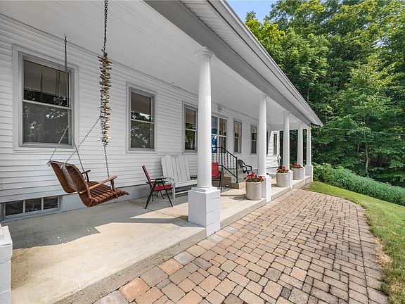 3rd image of 940 E Lake Rd